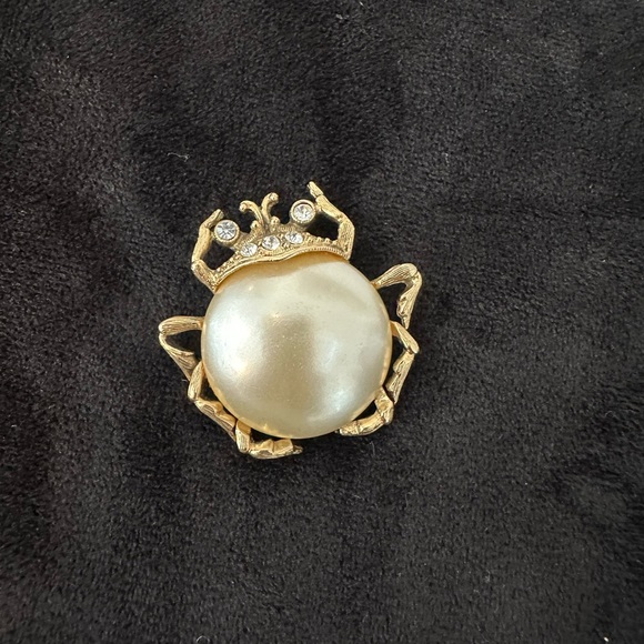 VTG - Faux Pearl & Gold Pin - Picture 2 of 4
